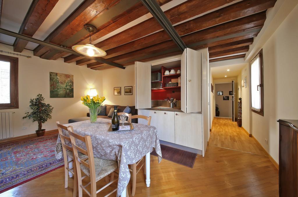Appartamenti Inside Palazzo Foscarini Βενετία Εξωτερικό φωτογραφία