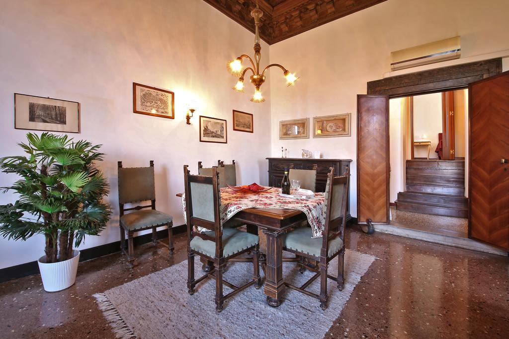 Appartamenti Inside Palazzo Foscarini Βενετία Εξωτερικό φωτογραφία