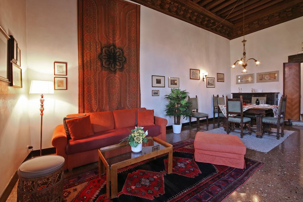 Appartamenti Inside Palazzo Foscarini Βενετία Εξωτερικό φωτογραφία