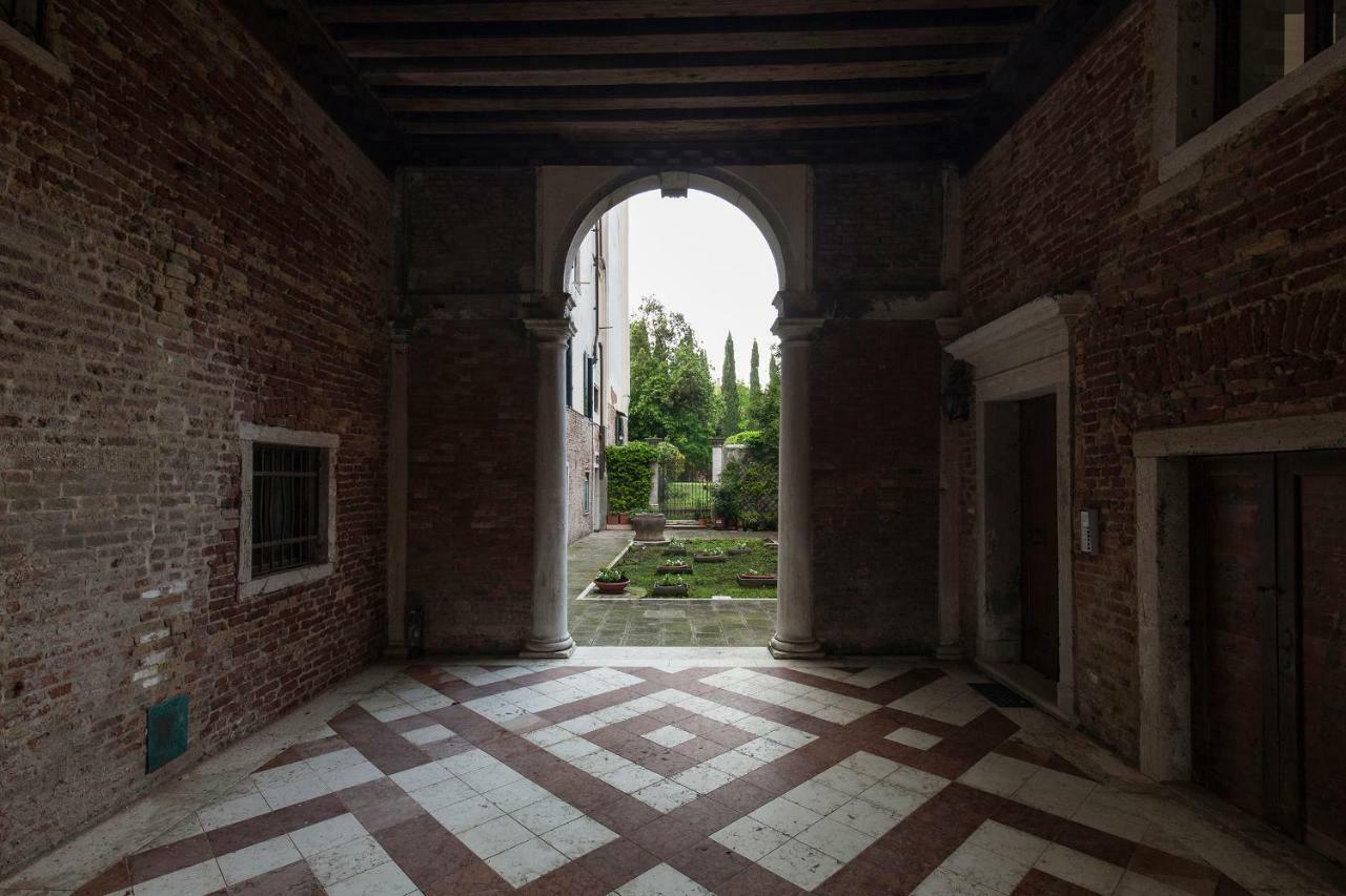 Appartamenti Inside Palazzo Foscarini Βενετία Εξωτερικό φωτογραφία